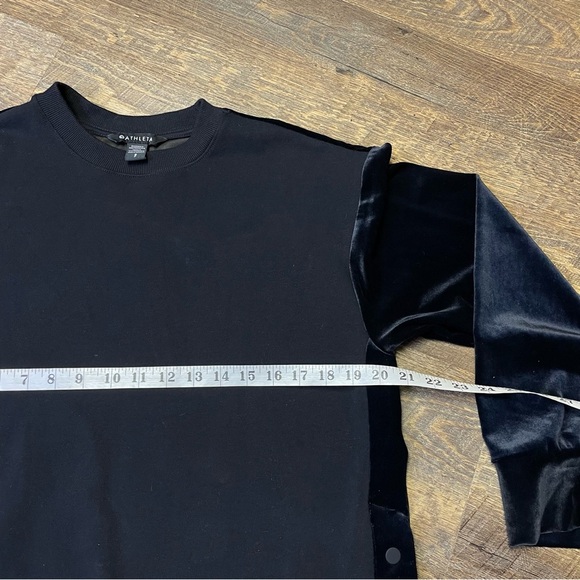 Athleta Retroplush Velvet Crewneck Sweatshirt Snap Sides Oversized Black Small - Picture 6 of 14